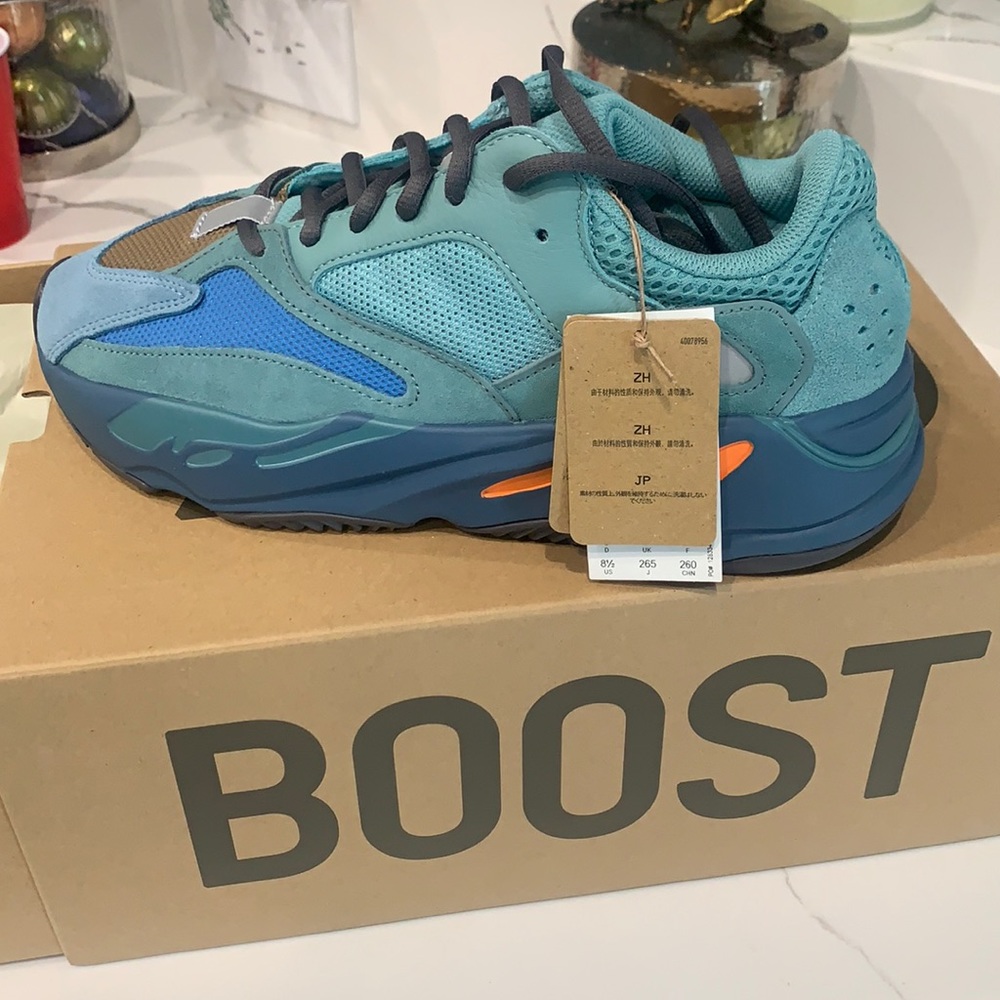 Brand new adidas yeezy boost 700